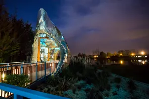 THORPE Shark Hotel